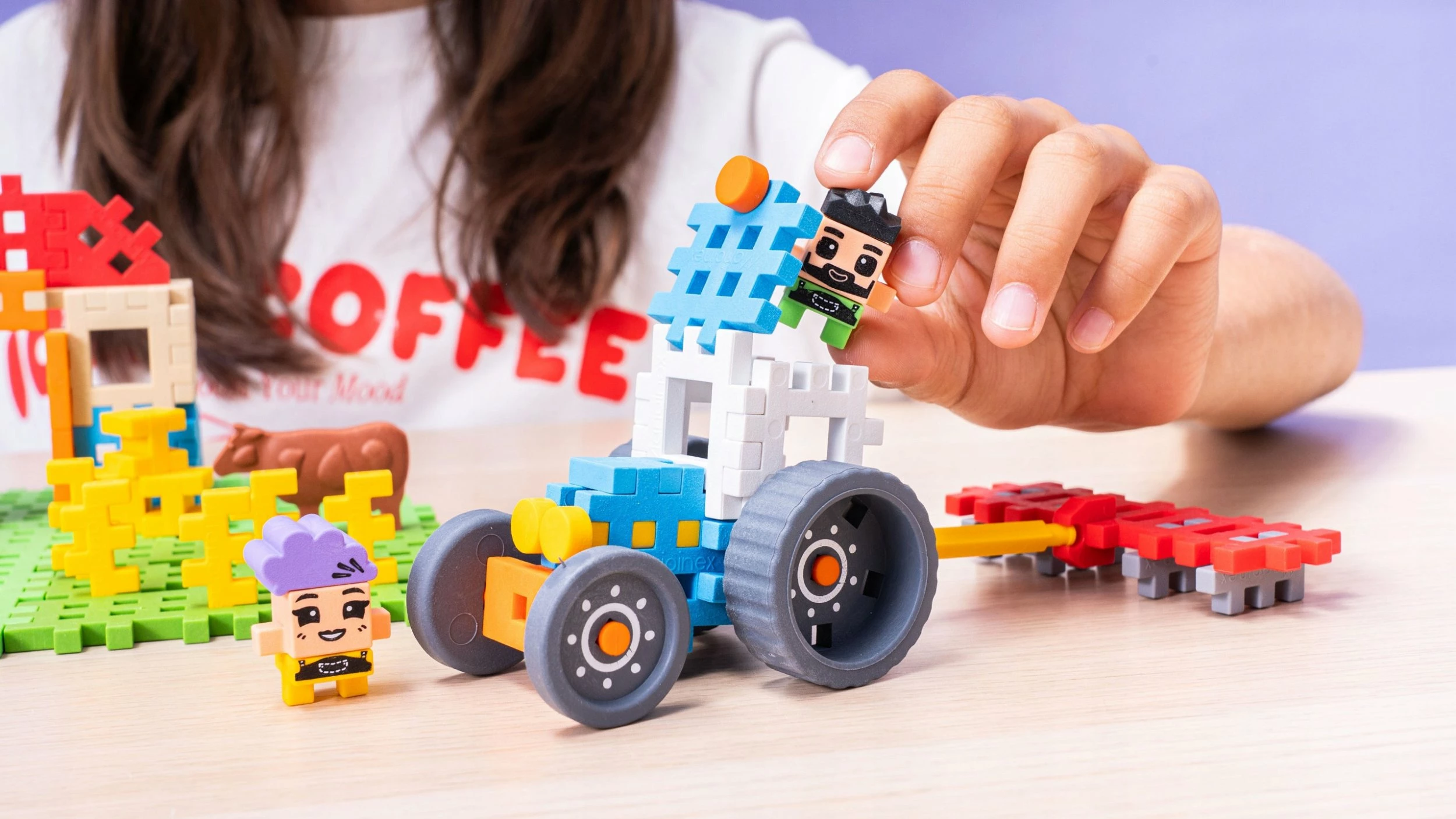 Blloqe ndërtimi waffle Marioinex Mini Waffle Farmer Twisted Mill 07559, 100 elemente, set me figurina