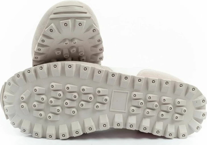 Atlete femra Lee Cooper të bardha