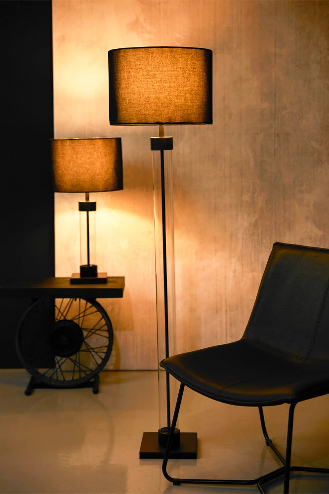 Llambë dyshemeje Tremont, hekur i zi mat, xham i zi, 41x41x152 cm