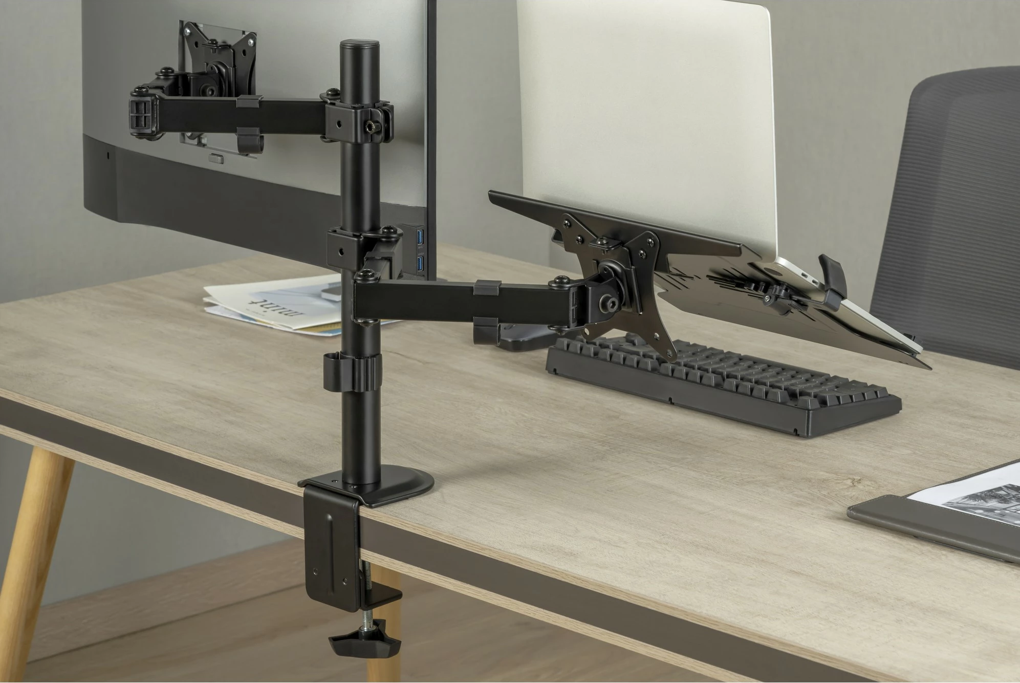 Mbajtës monitori me mbështjellës laptopi Digitus, universal, 32", kapëse tavoline, e zezë