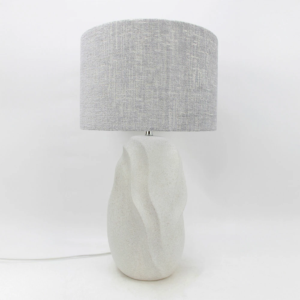 Llambë tavoline INIR, bazë qeramike bezhë, abazhur liri gri, 32x32x57cm