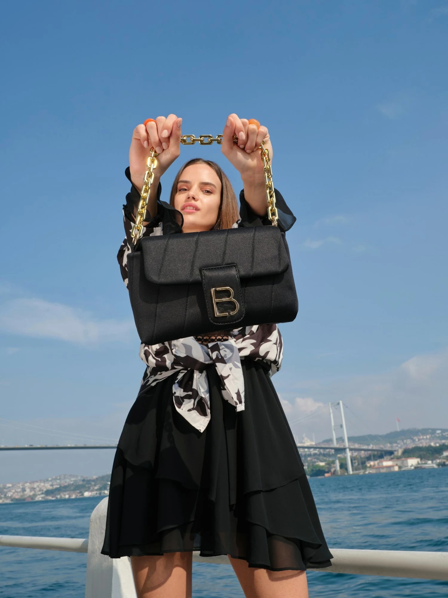 Çantë krahu Lucky Bees, e zezë, 314