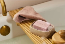 Sapun Pastrues për Fytyrë & Trup me Trëndafil Britanik 100 G