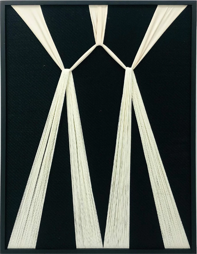 Pikturë dekorative Gentle Whispers, dru, fije të bardha e të zeza, 60x80x3cm