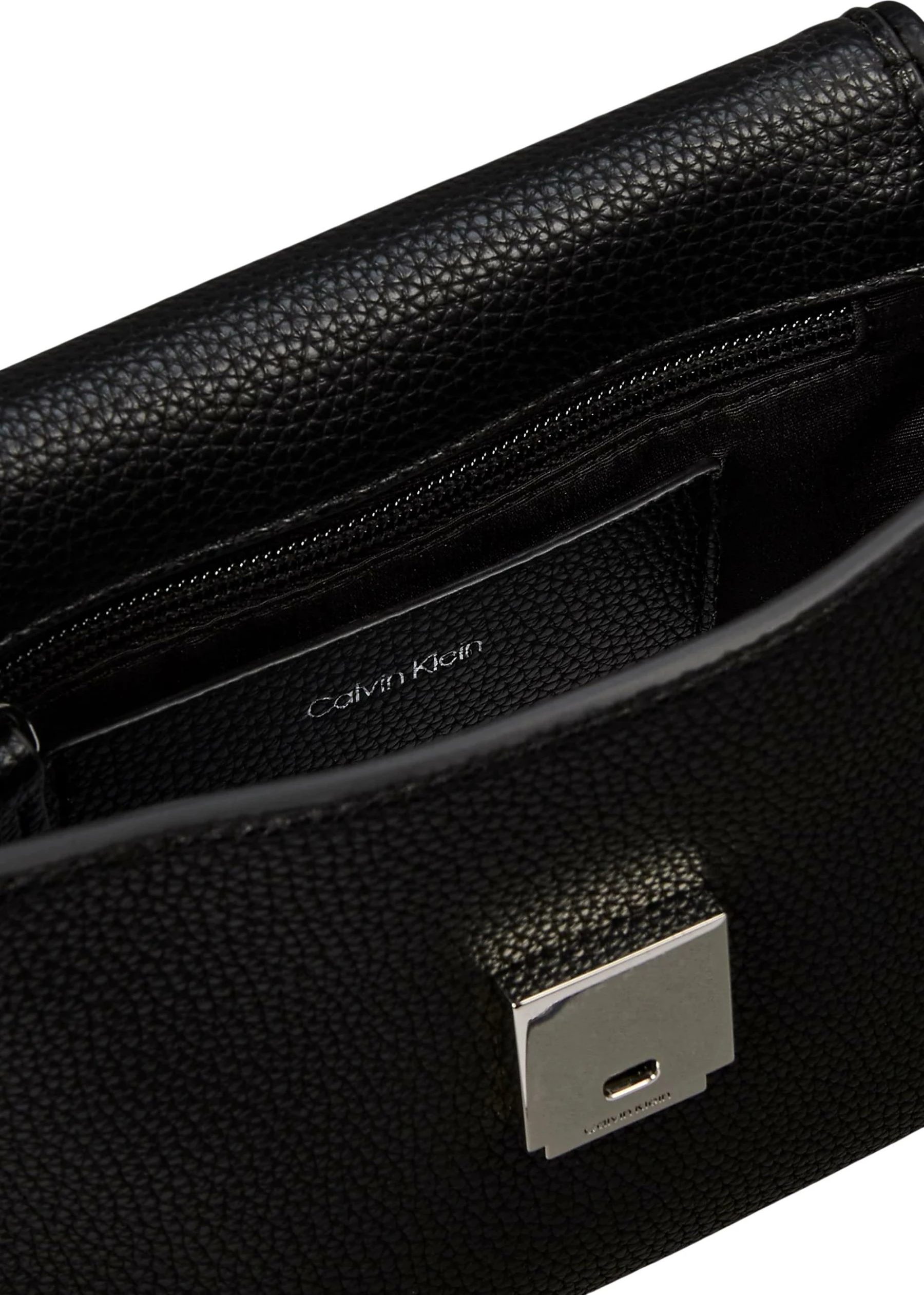Çantë crossbody për femra Calvin Klein Emblem HW Pebble LV04F3511G, e zezë