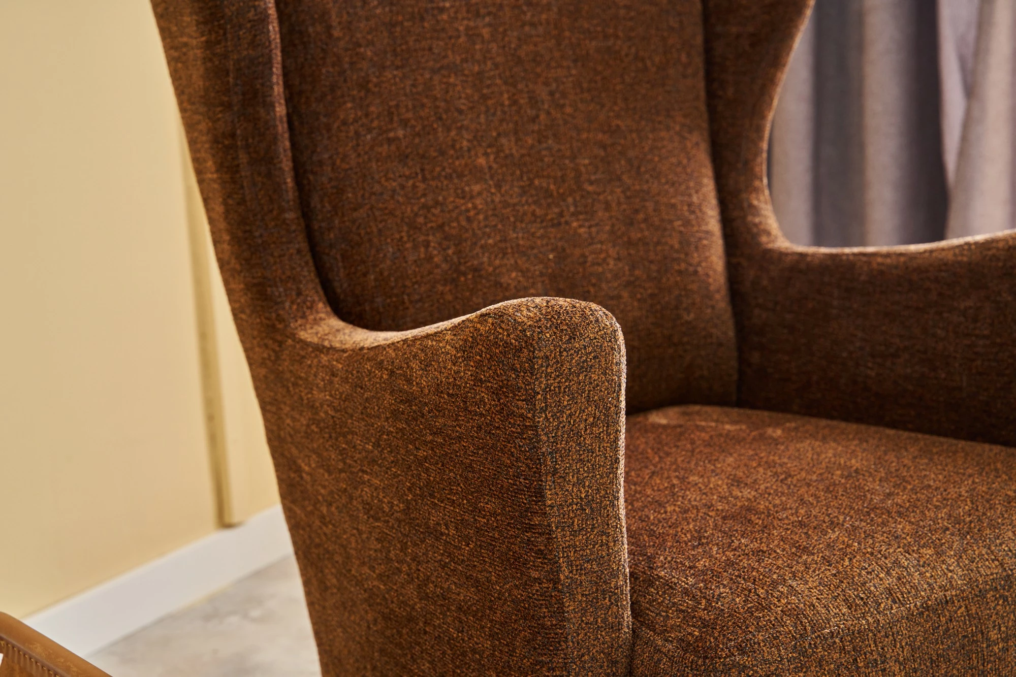 Karrige Wing Atelier del Sofa, Lola Prestij, kafe-bakër