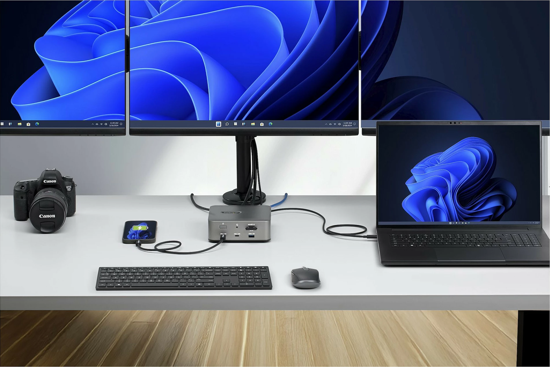 Docking station StarTech Thunderbolt 5, DP/HDMI, triple 4K 144Hz, karikim 140W, 2.5G Ethernet, gri
