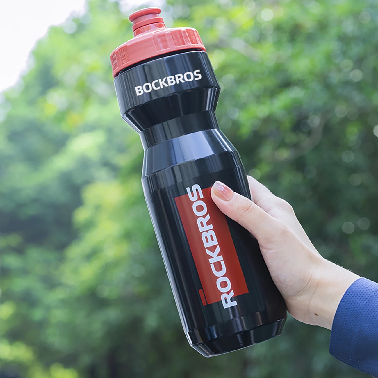 Shishe uji për biçikletë Rockbros Sports Bottle 750 ml, PP, me grykë silikoni, e zezë transparente me grykë të kuqe