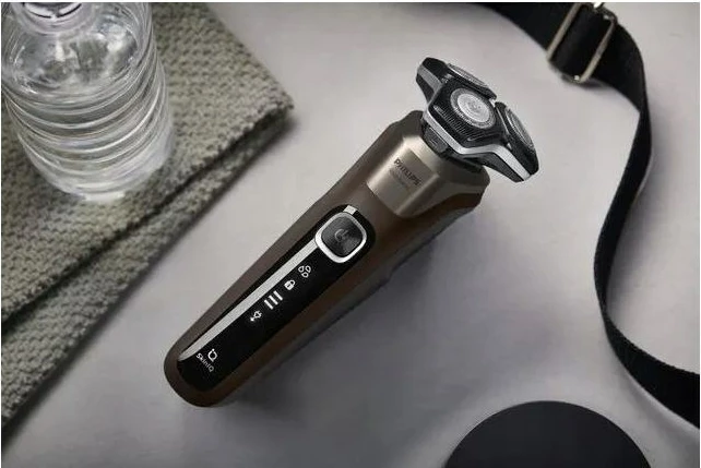 Makinë rroje elektrike Philips S5886/38, seri 5000, kafe + mbështjellës