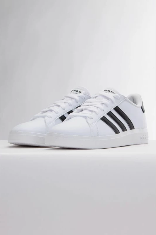 Këpucë femra adidas, të bardha