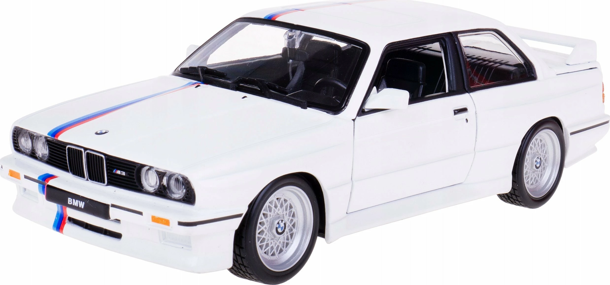 Model makine Bburago BMW 3 Series M3 1988 (E30) 1:24, metal, dyer të lëvizshme, 18.5 cm, e bardhë