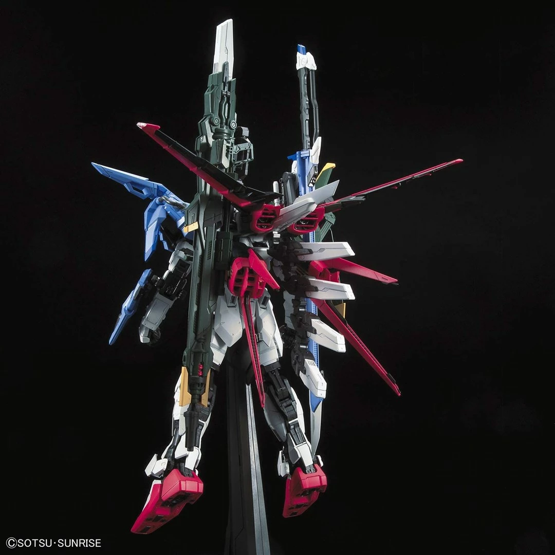Figurë koleksionuese Bandai Perfect Strike Gundam PG 1/60