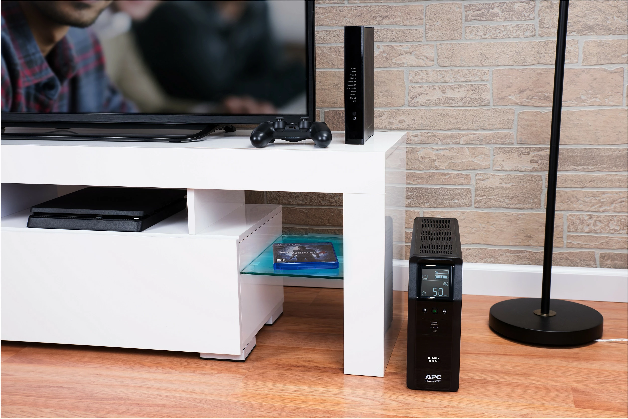 UPS APC Back-UPS Pro 1600S, 1600VA/960W, 8x IEC C13, Sine Wave, AVR, LCD, USB-A + USB-C, Mini Tower, e zezë