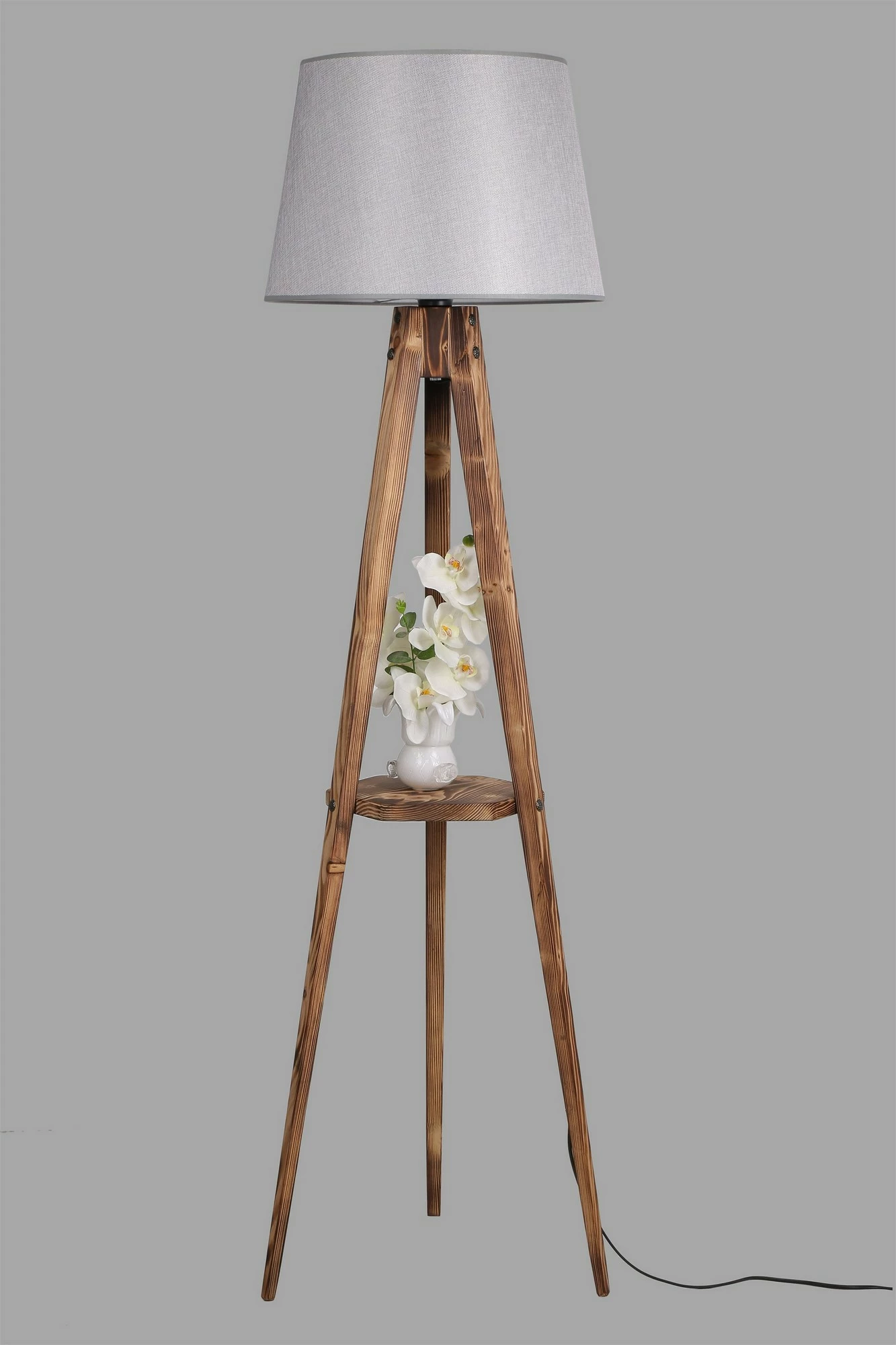 Llambë dyshemeje Opviq, tripod me raft, abazhuri gri, trup druri