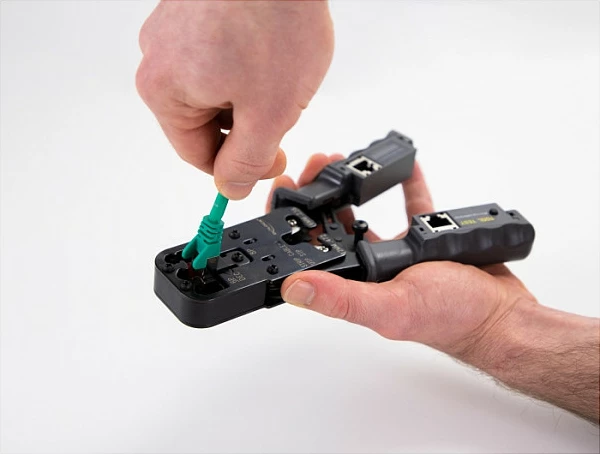 Pincë krimpuese DeLOCK për RJ45/RJ12/RJ11/RJ10, me zhveshës kabllo dhe tester rrjeti, e zezë/gri