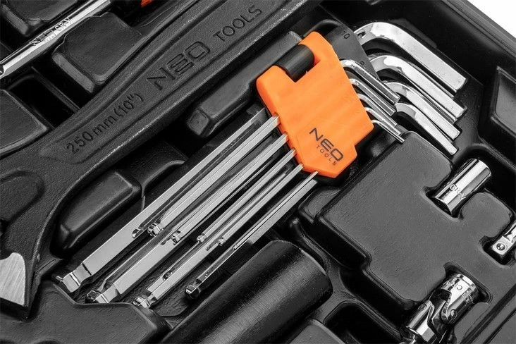 Set veglash Neo 08-945 143 copë (1/2\" & 1/4\"), portokalli/zezë, në valixhe