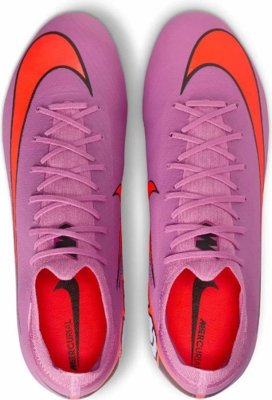 Atlete futbolli Nike, të kuqe