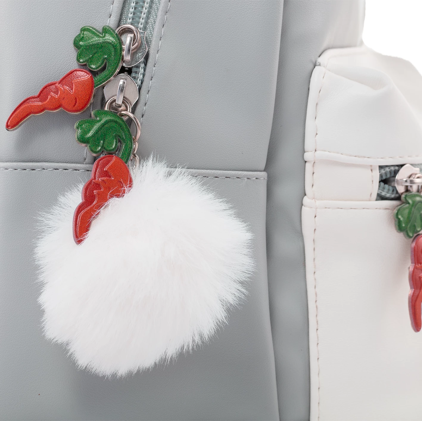 Çantë shpine Pyramid International Looney Tunes Bugs Bunny "What's Up Doc", gri/bardhë, me keychain të heqshme