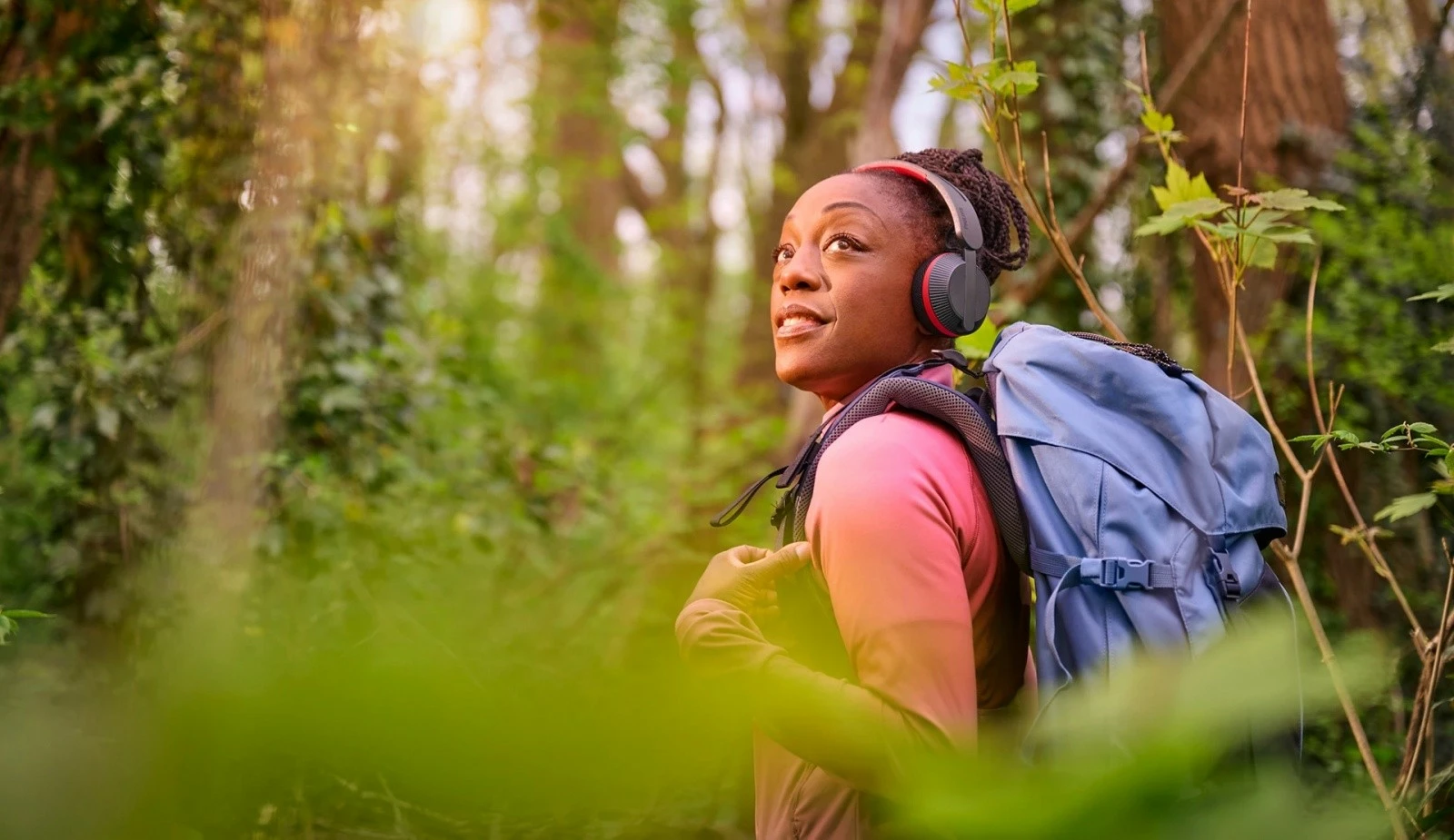 Kufje Philips TAA6219BK/00 on-ear wireless Bluetooth 5.4 karikim diellor bateri 80h IP55 me mikrofon, të zeza/ të kuqe