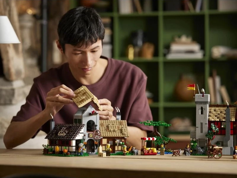 Set LEGO Icons, Medieval Town Square