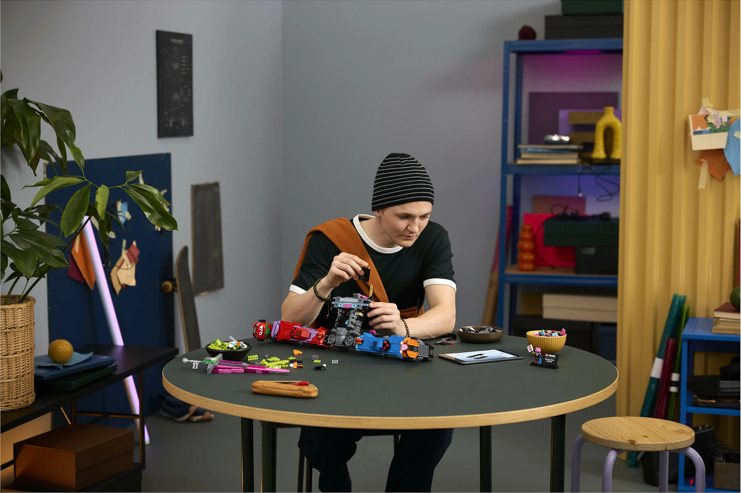 Set ndërtimi LEGO Fortnite Mecha Team Leader 77078, 2503 copë, figurë mech 45 cm, multikolor