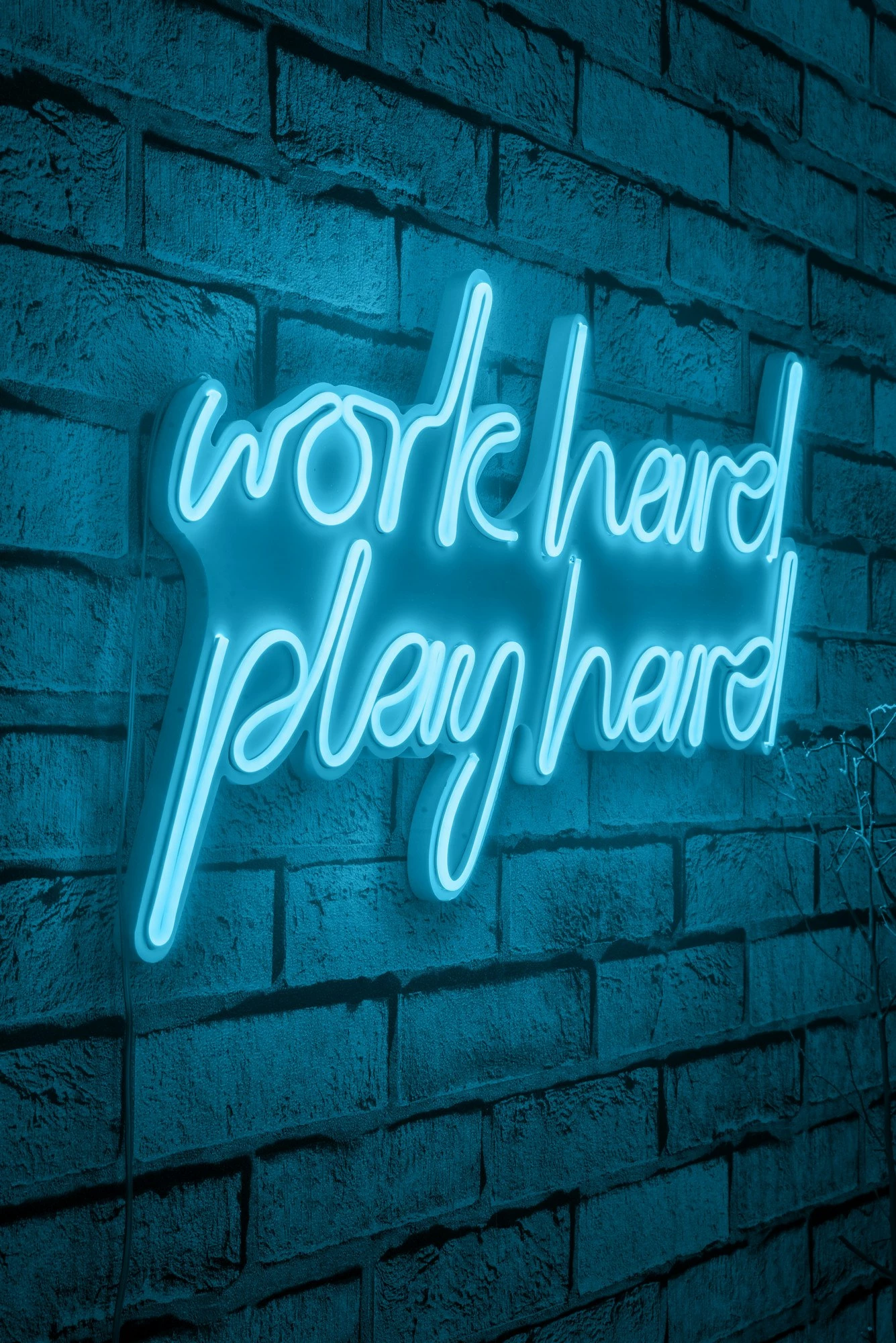 Dekor dritash LED plastike, ngjyrë kaltër, 'work hard play hard'