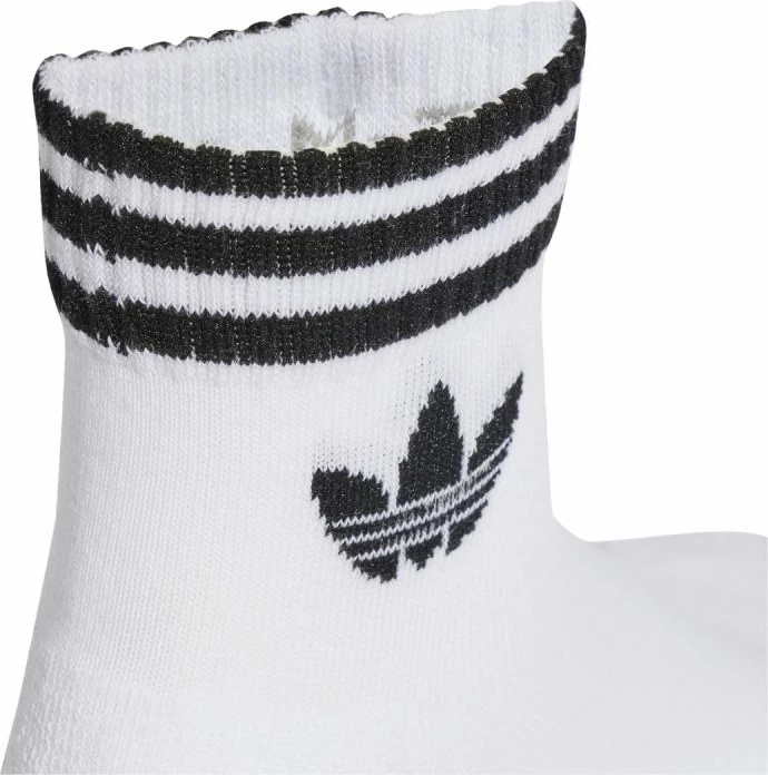 Çorape adidas, të shkurta