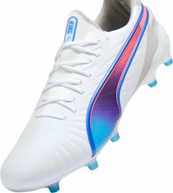 Atlete futbolli Puma për meshkuj, të bardha