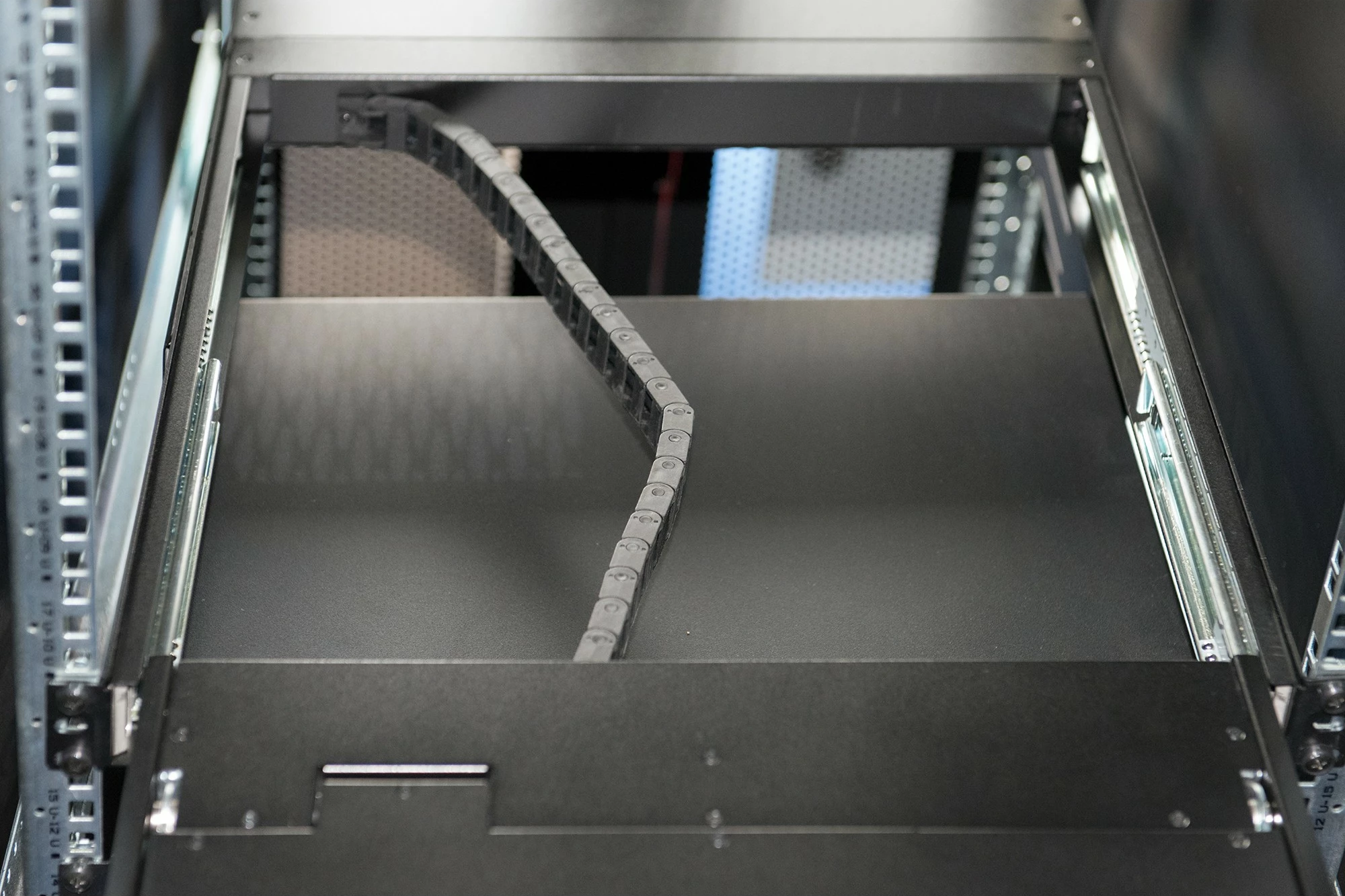 Konsolë rack Digitus, 19" TFT, 1-port KVM, touchpad, e zezë