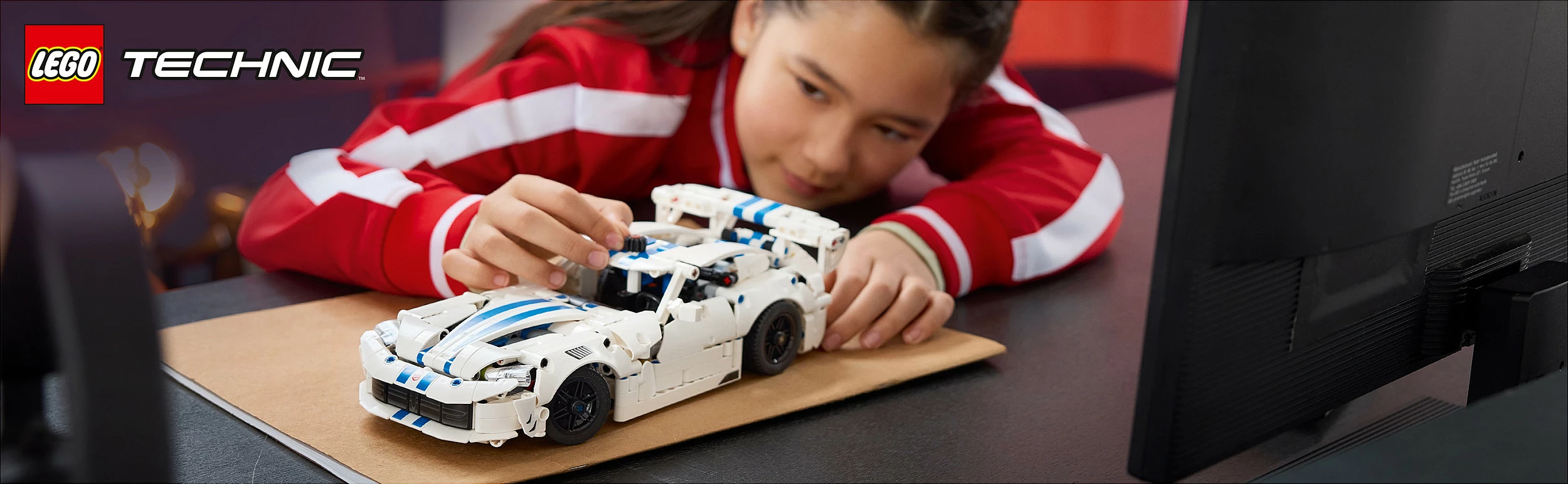 Set LEGO Technic Dodge Viper GTS-R 42234, 805 copë, 10+, bardhë/kaltër