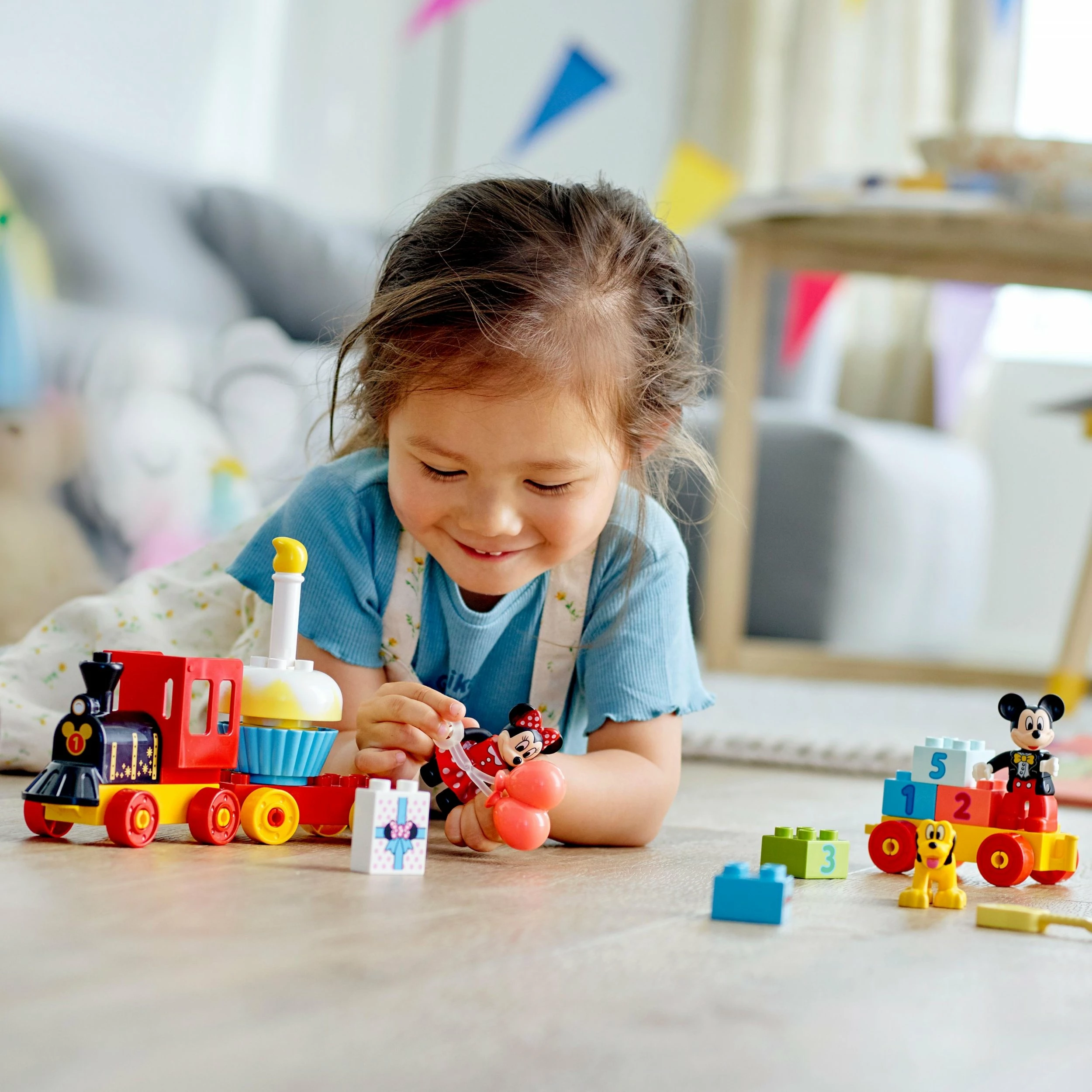 Set LEGO DUPLO Disney tren ditëlindjeje Mickey Mouse & Minnie Mouse 10941, 22 pjesë