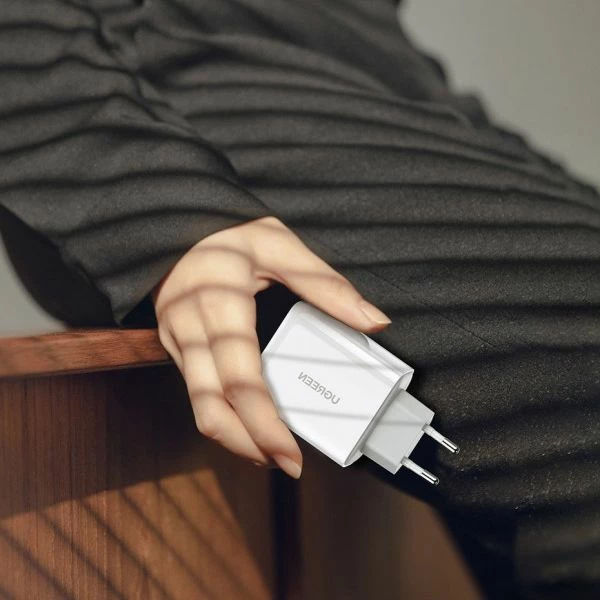 Karikues muri Ugreen 56562 36W, 1x USB-A + 1x USB-C, QC/PD, i bardhë