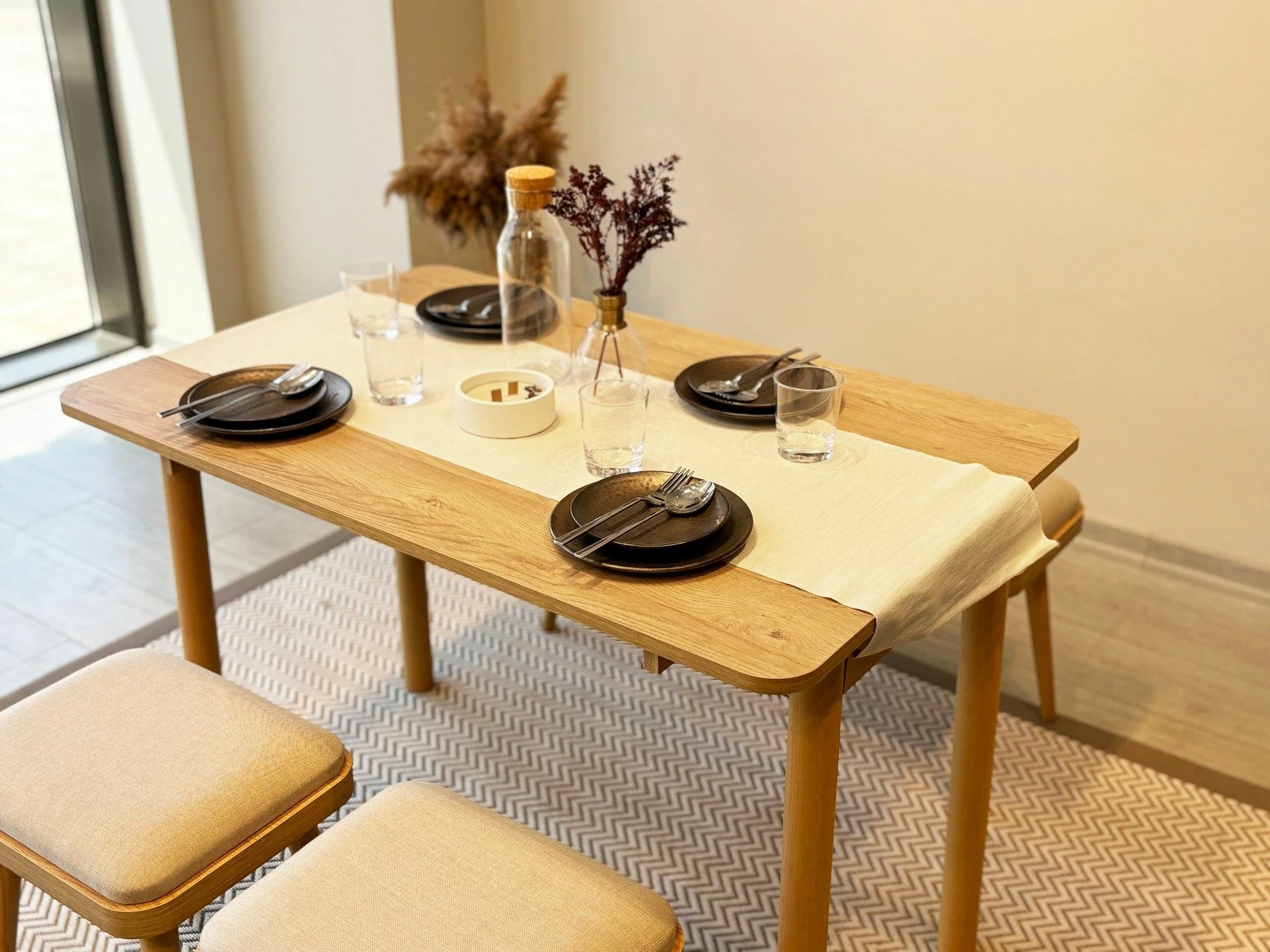 Set tavoline me karrige, zgjatës, 4 pjesë, Skye Decor, Vina Mini 04 1005, ngjyrë lis, krem