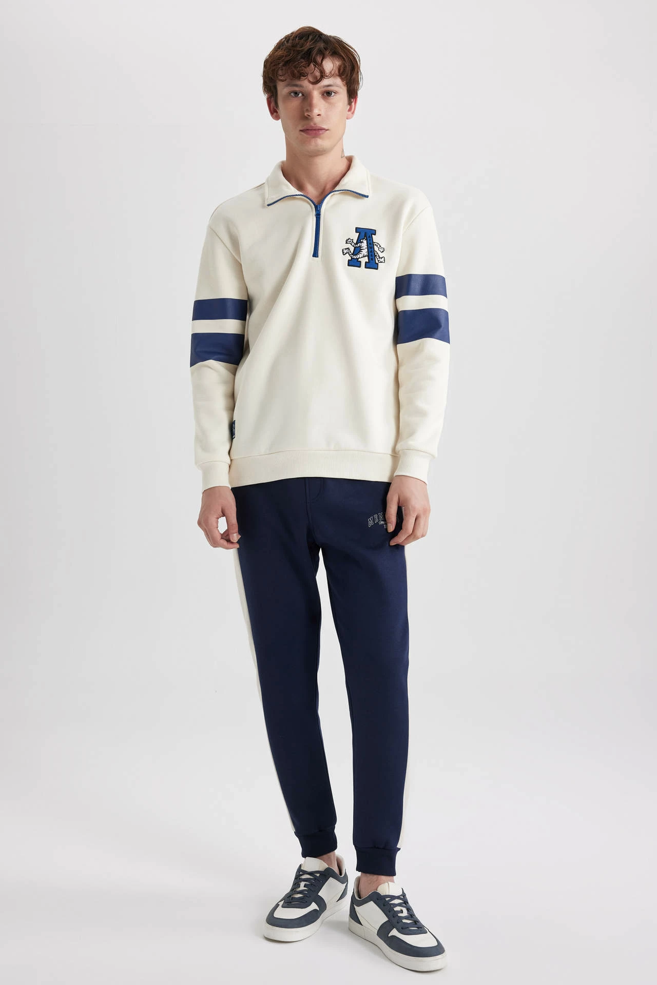 Pantallona sportive për meshkuj DeFacto, të kaltra