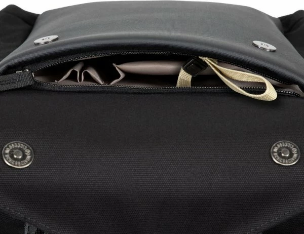 Çantë shpine për laptop RIVACASE 8524 deri 14\", për tablet 10.5\", PU lëkurë + pambuk, e zezë