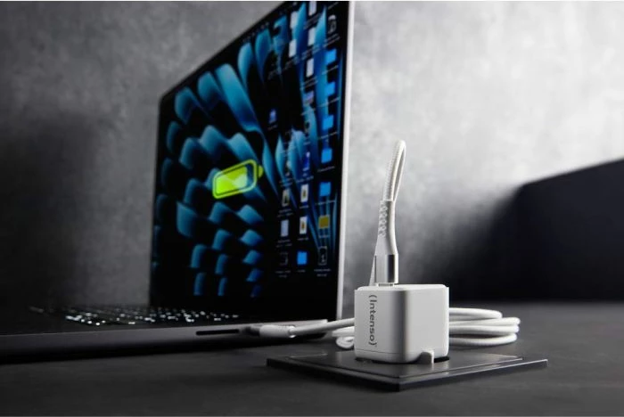 adapter karikimi GaN INTENSO W30C 30W USB-C + kabllo USB-C 60W 1.5m, e bardhë