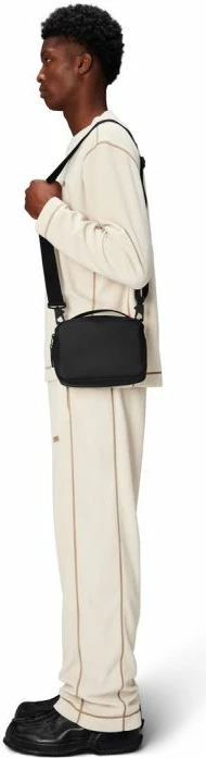 Çantë Rains, e zezë