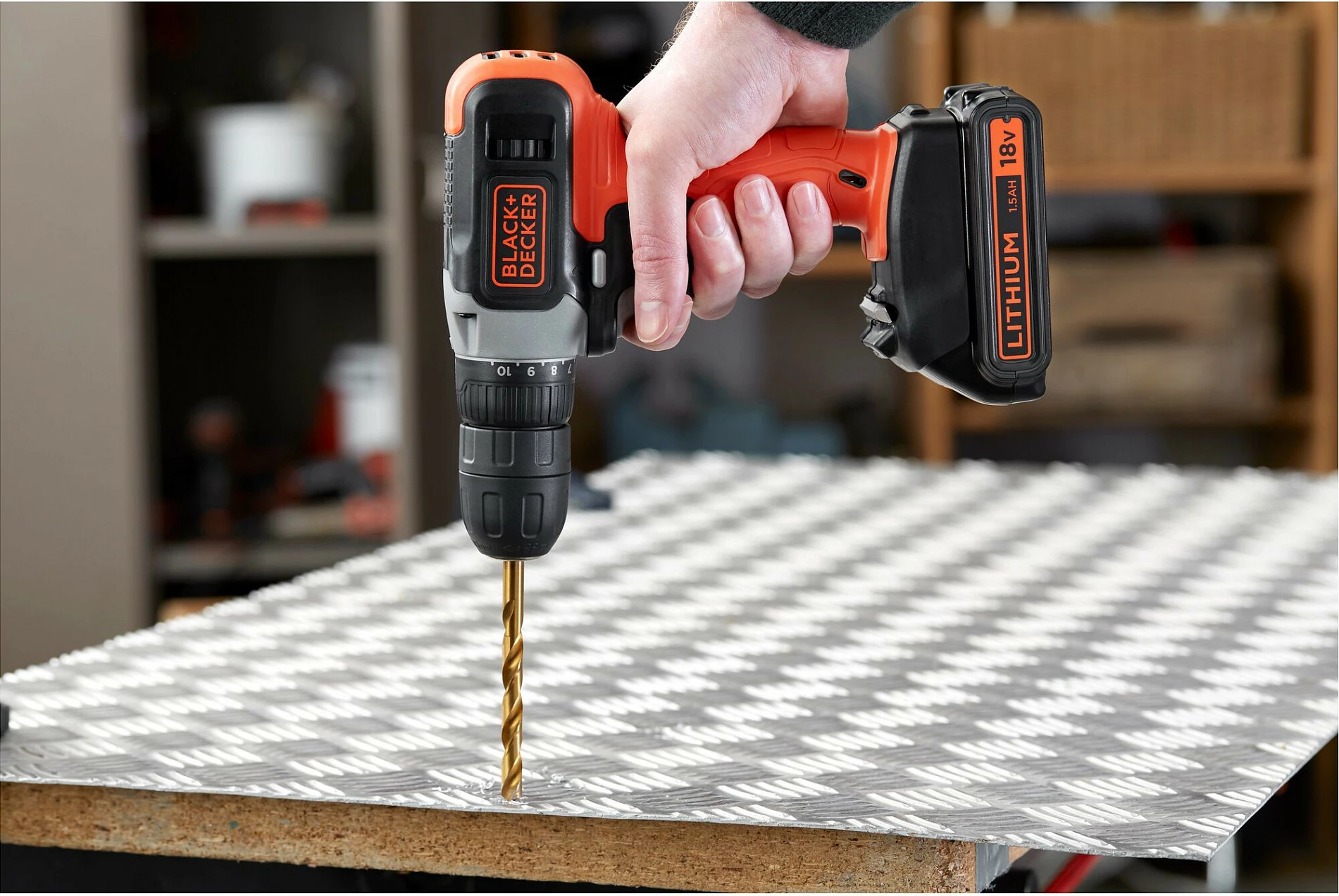 Shpues pistol Black & Decker BCD001C1-QW, 18V, Li-Ion, zi/kuqe