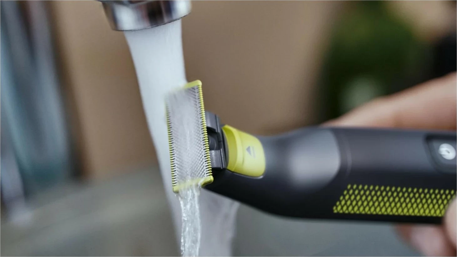 Makinë rroje Philips OneBlade Pro QP6506/15, trimer për mjekër, 5 nivele, wet/dry, IPX7, e zezë