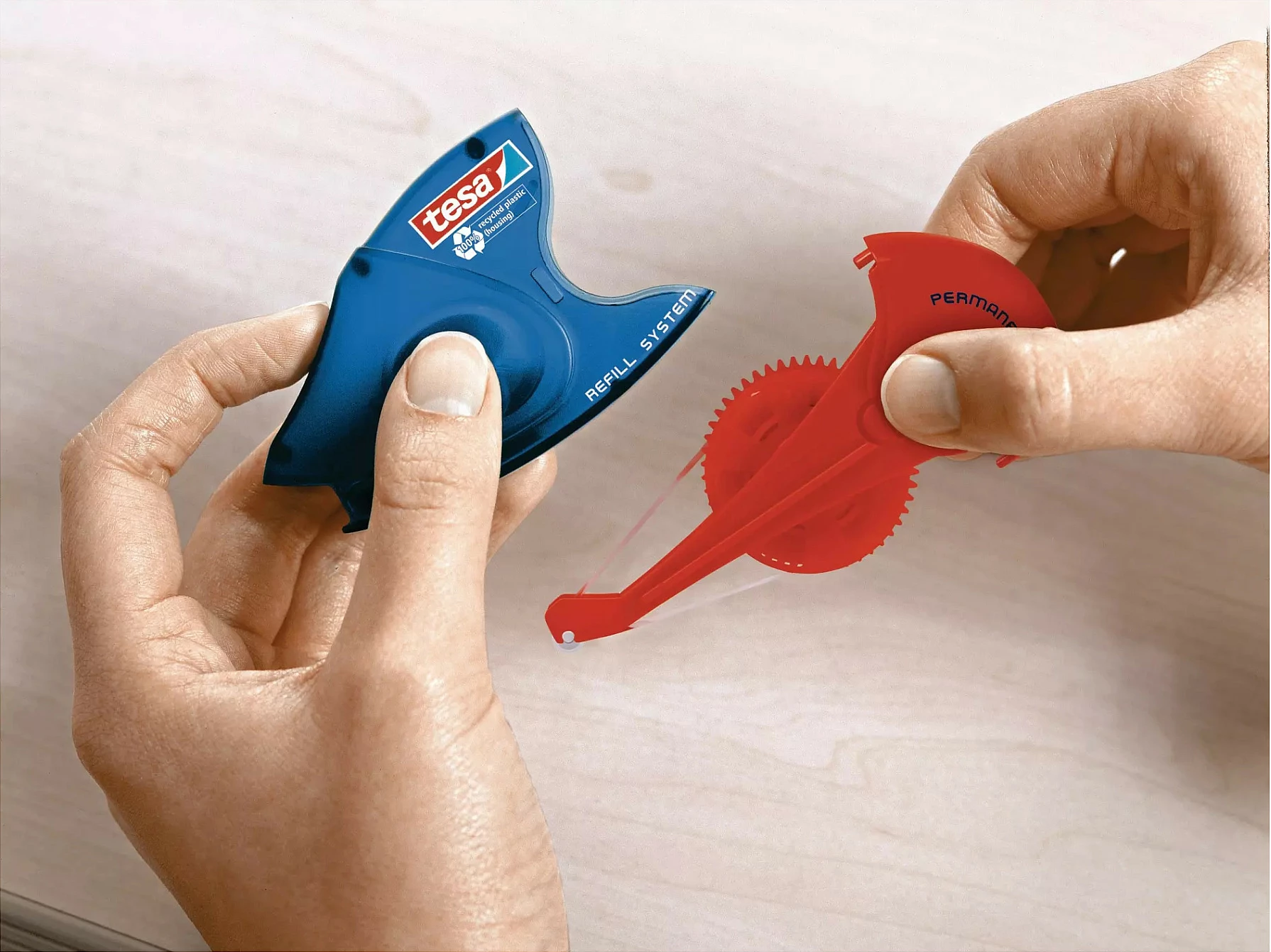 Shirit ngjitës Tesa 59110-00005-06 (glue tape) permanent, PET/CE, 1 copë, i kuq