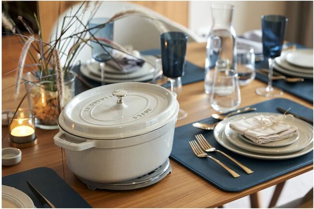 Cocotte STAUB, 27 cm, ovale, tartuf i bardhë, gize