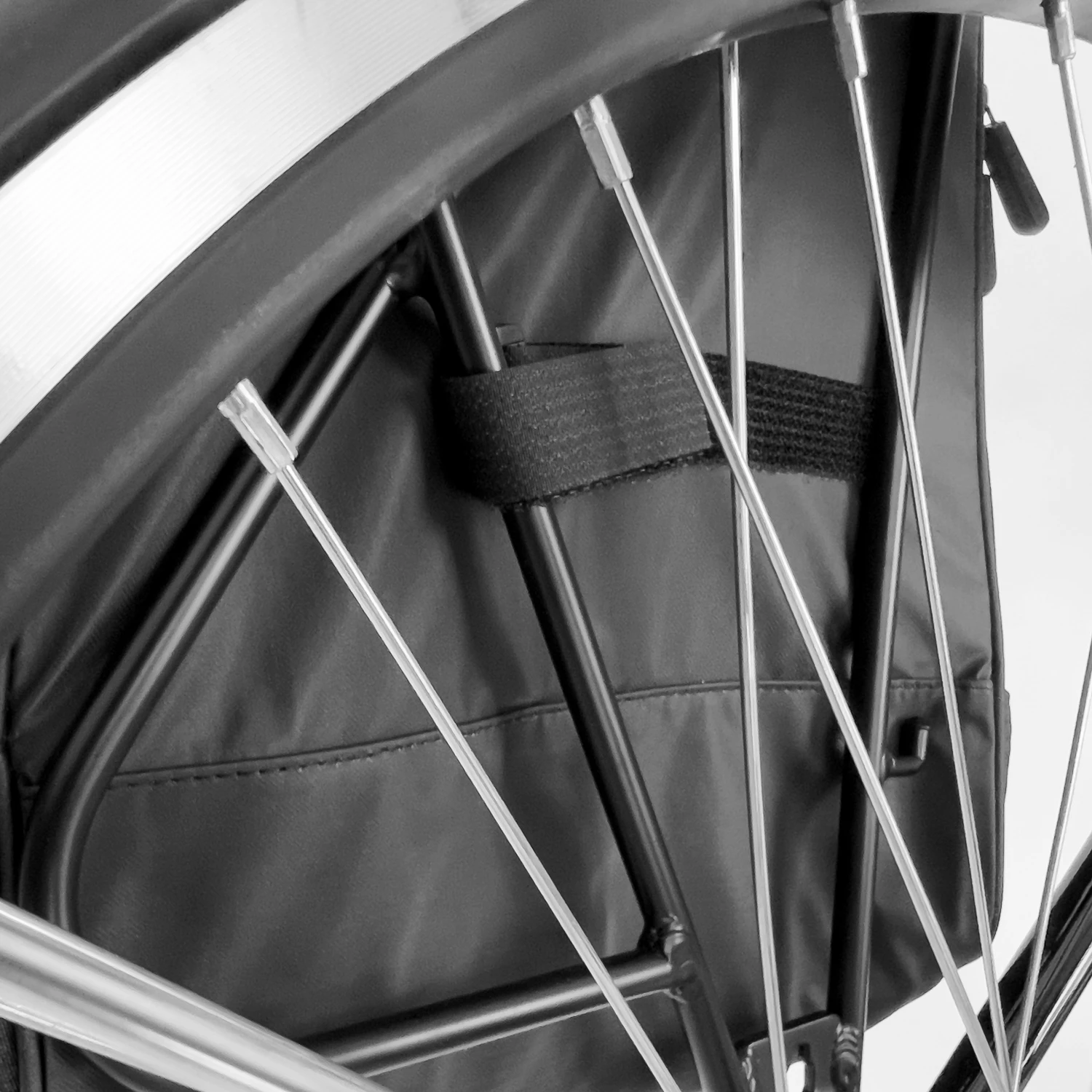 Çantë biçiklete Wozinsky WBB33BK, 30L, shpinore 2-në-1, e zezë