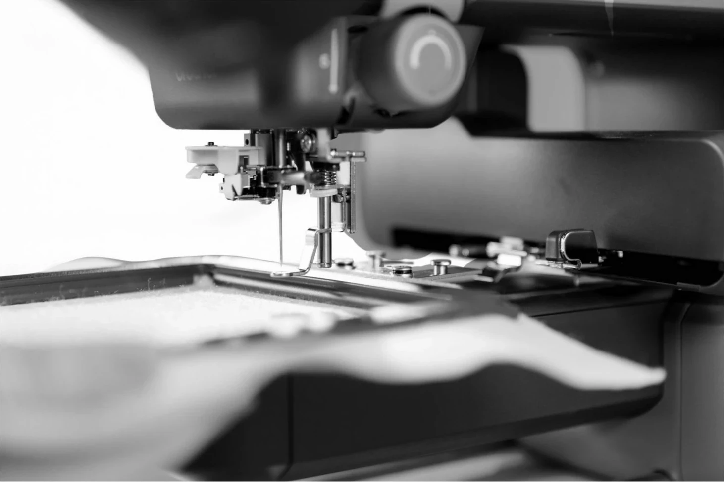 Makine qëndisje Brother PP1, elektronike, Bluetooth, gri