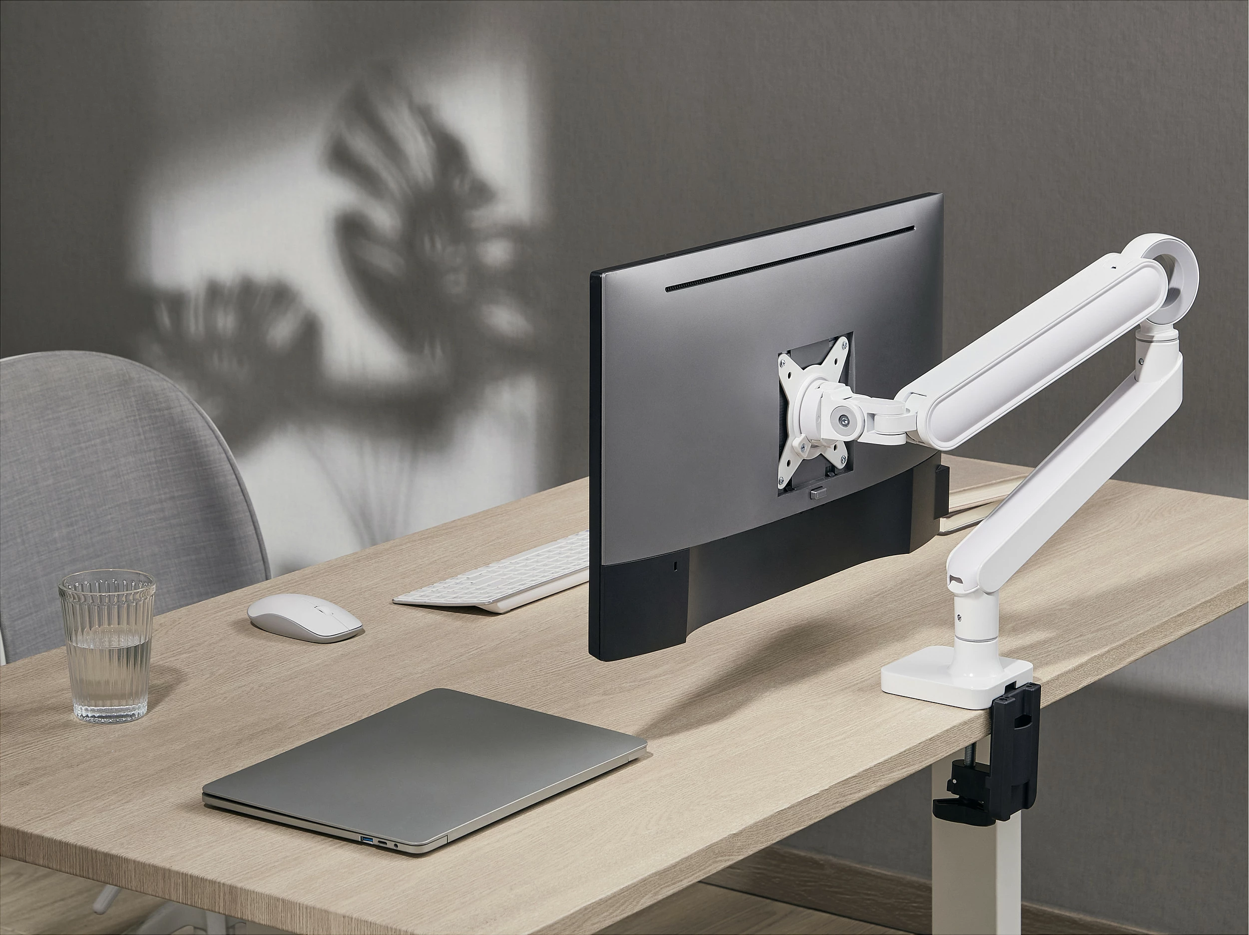 Mbajtës monitori EQUIP 17-35", 1 monitor, VESA 75x75/100x100, gas spring, 10.5 kg, i bardhë