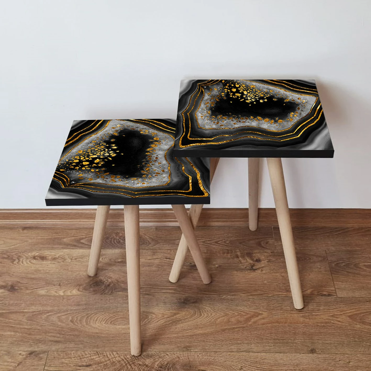 Set tavolina të mbivendosura Skye Decor, 2 copë, 2Shp76, ngjyrë e bardhë, e zezë dhe ari