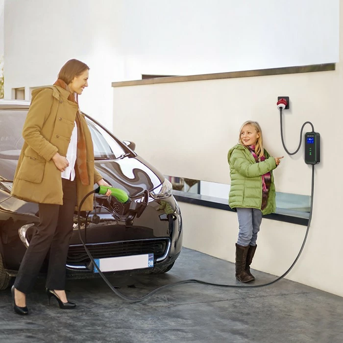 Karikues portativ për vetura elektrike Qoltec 52477, Type 2, 7kW, 5m, WiFi, i zi/gjelbër