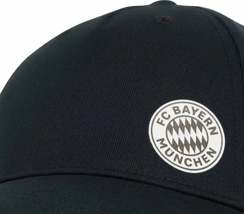 Kapelë adidas FC Bayern Munich Essentials IA2335, e zezë [Madhësia: M - L]