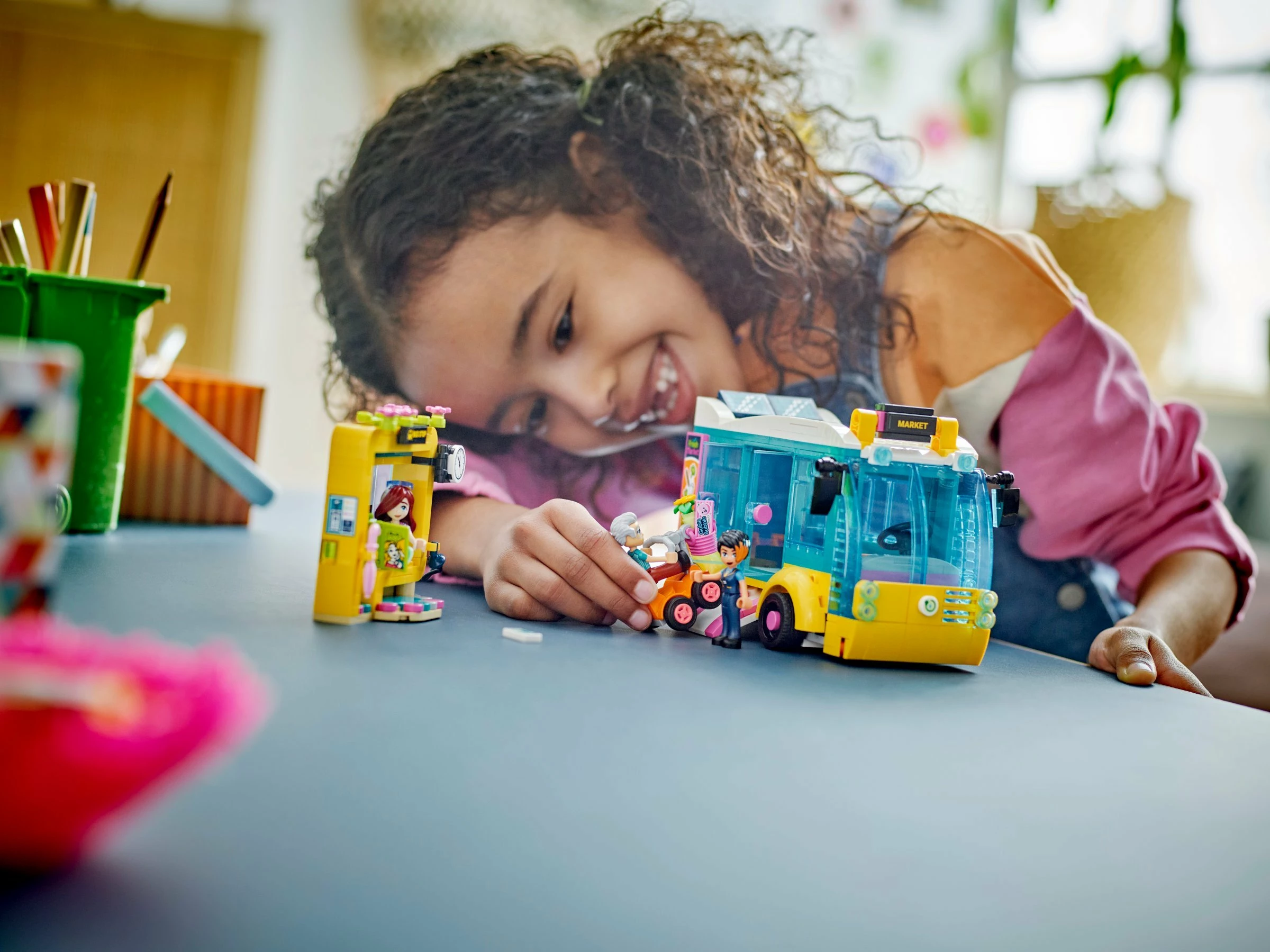 Set ndërtimi LEGO Friends Autobus i qytetit Heartlake 41759, 480 elemente, 3 minifigura, 7+, shumëngjyrëshe