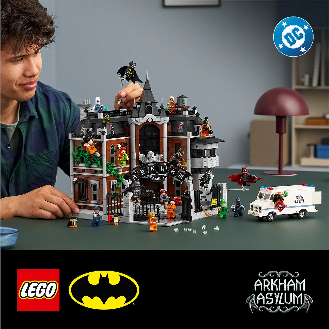 Set ndërtimi LEGO DC 76300 Batman Arkham Asylum, 2953 copë, shumëngjyrësh