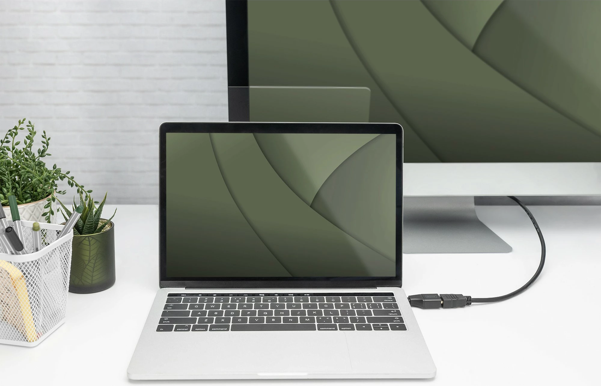 Adapter Digitus USB-C në HDMI, 4K, 5cm, zi